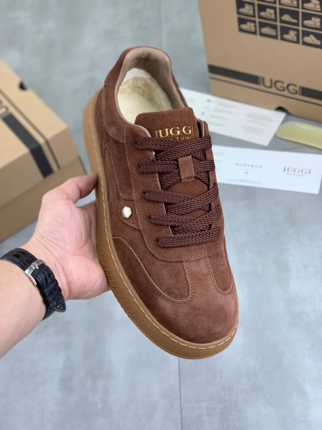 Men's shoes 💰P520 New arrival 🆕🆕🆕 26 new IUGGI men's moral training shoes Winter lace-up low-cut casual men's shoes Outer layer of cowhide, rubber outsole, lining with wool, comfortable and breathable💯 Versatile winter essentials👌 Transform your feet into the brightest "boy"❗️ Size: 39-44 Three colors
